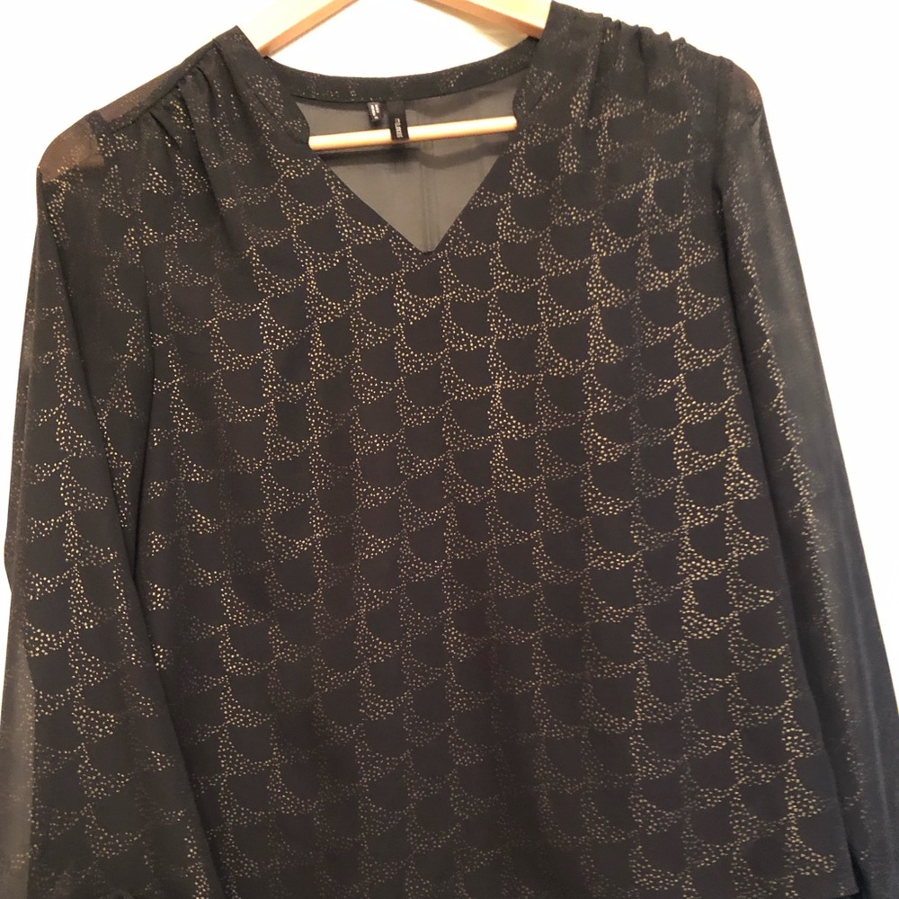 Maurices black and gold size sm top eye catching in person